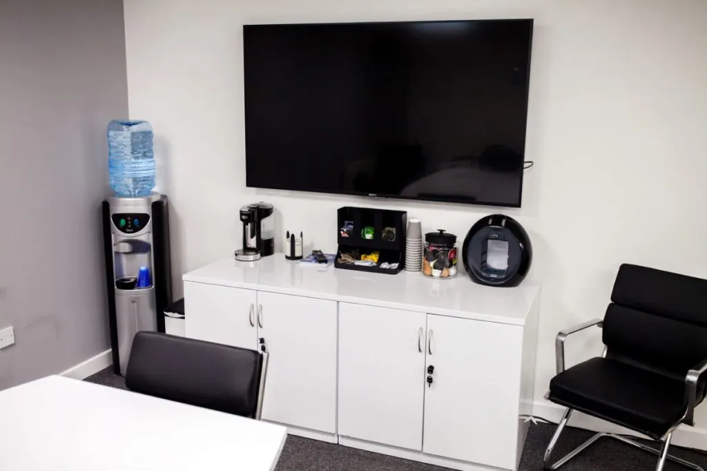 Streamlined commercial interior with durable features – BPF space 7