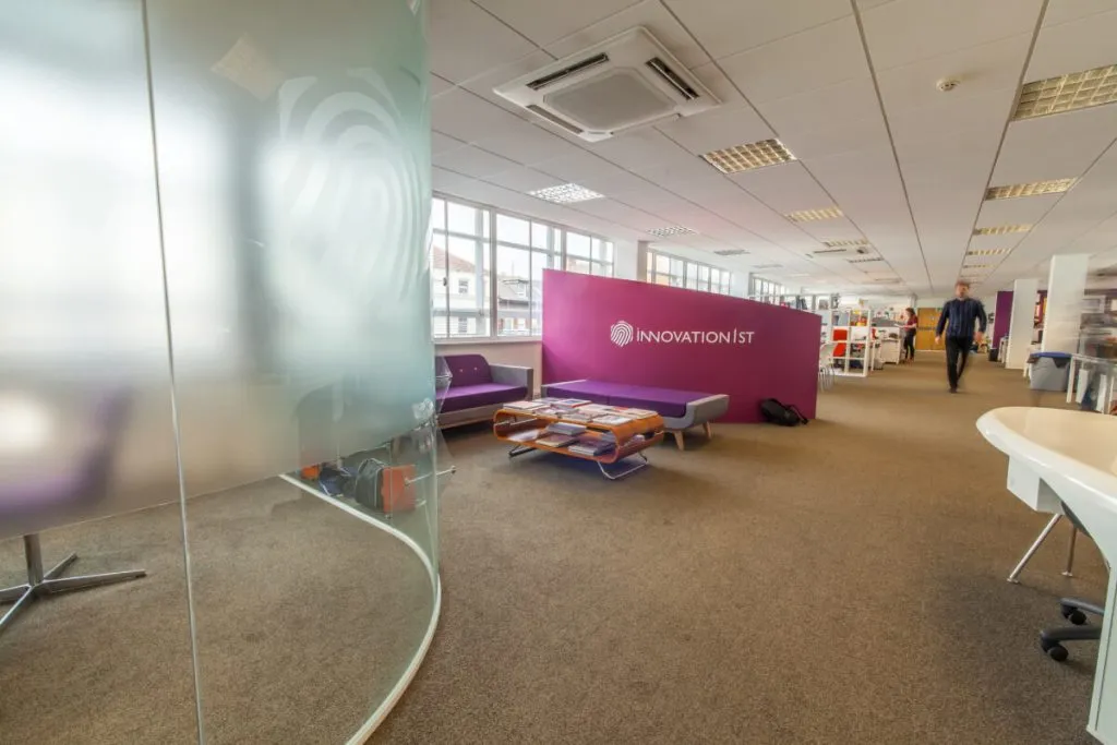 Innovative office design with custom zones – Innovation 1st #27