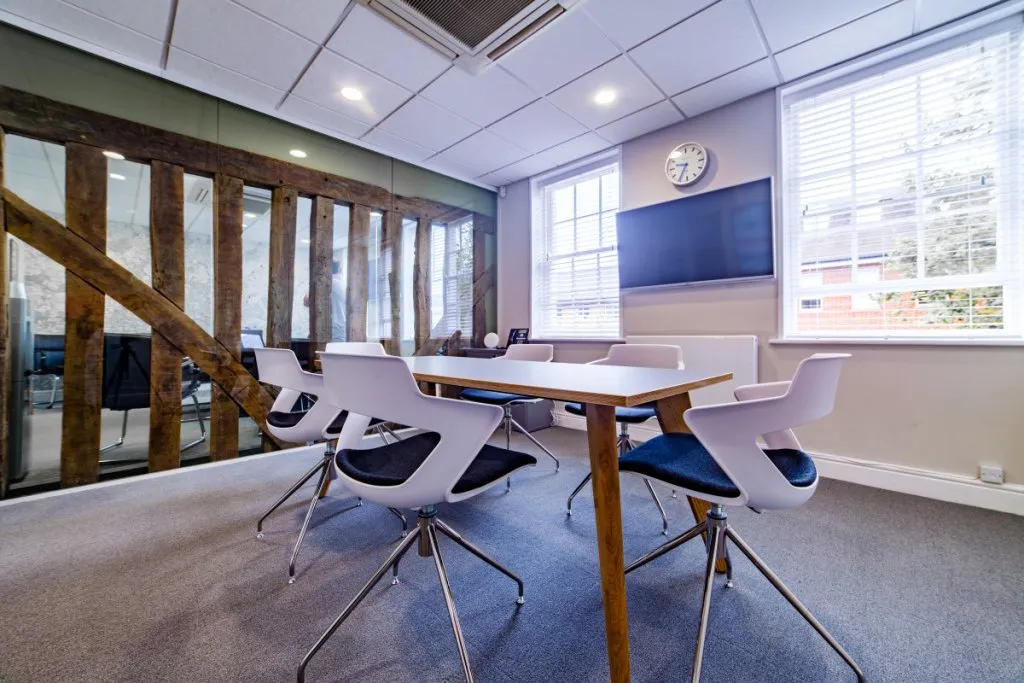 How to attract hybrid employees to the office