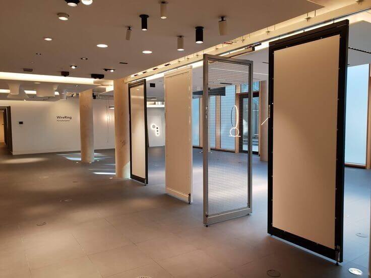 A flexible and adaptable layout office with movable partitions